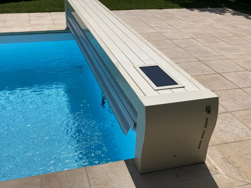 Installation de couverture pour piscine par MSR Piscines