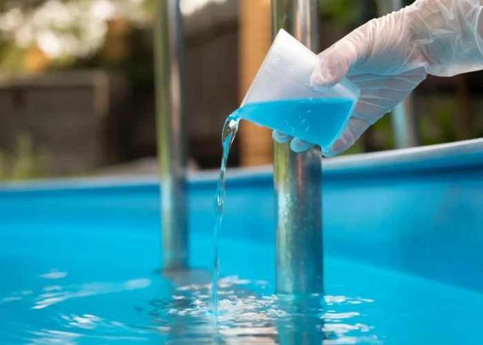 Traitement de l'eau d'une piscine par MSR Piscines à Viry